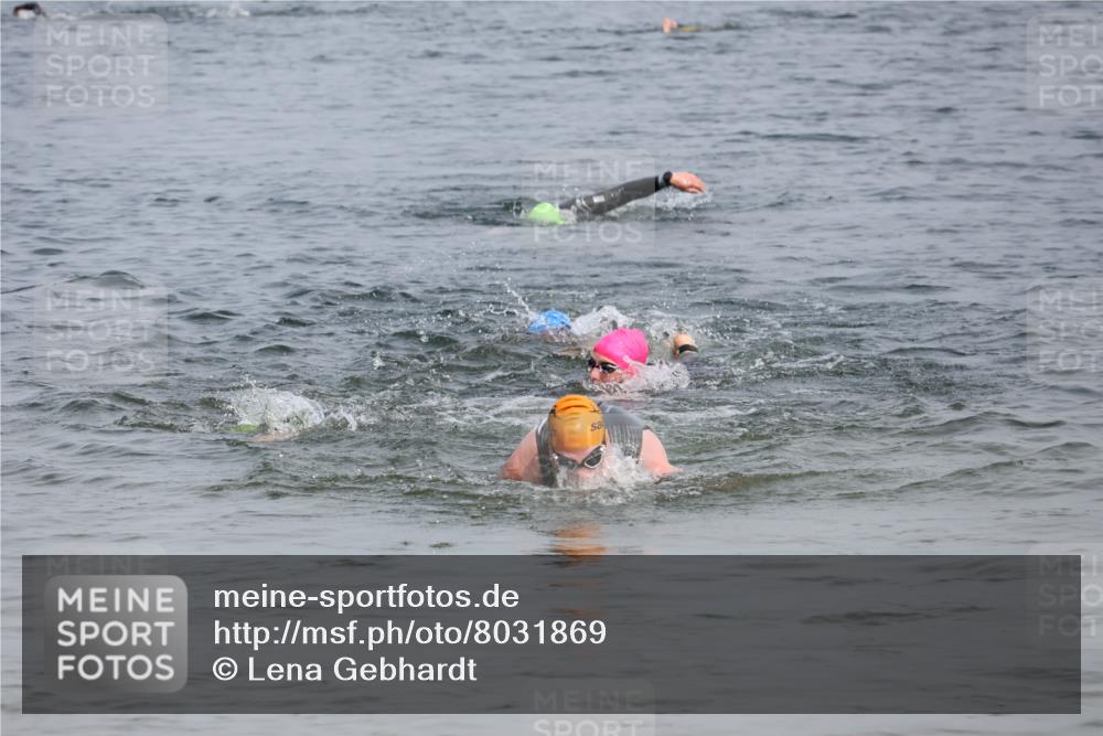 15.06.2025 - 27. Vierlanden-Triathlon Lena Gebhardt http://msf.ph/oto/8031869 15.06.2025 11:12:35 Schwimmen 968 meine-sportfotos.de