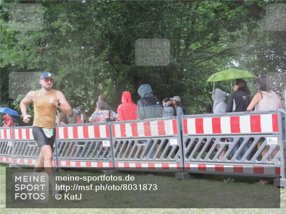 21.06.2025 - 27. Vierlanden-Triathlon KatJ http://msf.ph/oto/8031873 15.06.2025 13:41:31 Ziel 754 meine-sportfotos.de