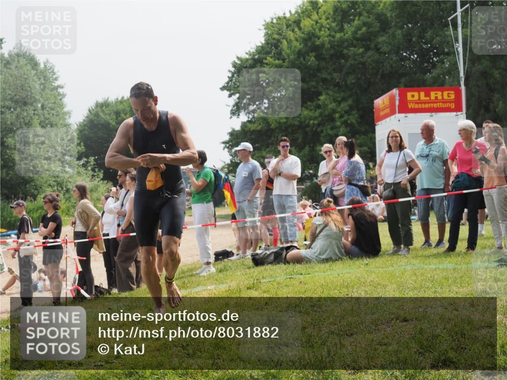 15.06.2025 - 27. Vierlanden-Triathlon KatJ http://msf.ph/oto/8031882 15.06.2025 11:11:07 Schwimmen 861, 947 meine-sportfotos.de