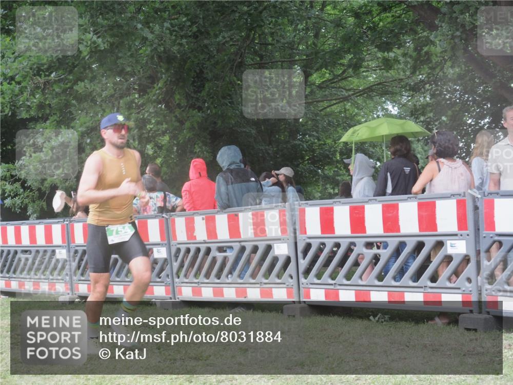 21.06.2025 - 27. Vierlanden-Triathlon KatJ http://msf.ph/oto/8031884 15.06.2025 13:41:31 Ziel 754 meine-sportfotos.de