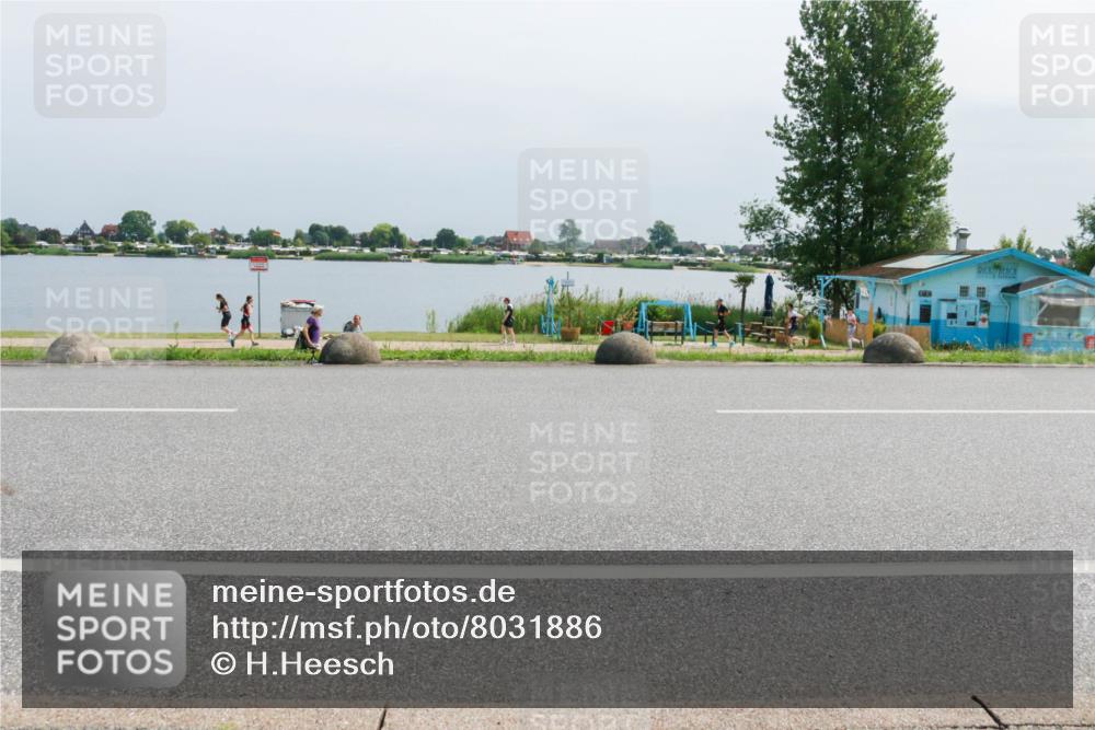15.06.2025 - 27. Vierlanden-Triathlon H.Heesch http://msf.ph/oto/8031886 15.06.2025 11:34:20 Radfahren 806 meine-sportfotos.de