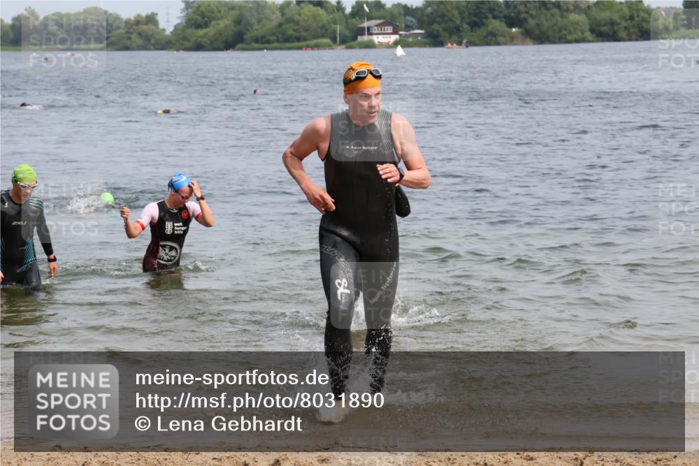 15.06.2025 - 27. Vierlanden-Triathlon Lena Gebhardt http://msf.ph/oto/8031890 15.06.2025 11:12:43 Schwimmen 858, 928, 968, 982 meine-sportfotos.de
