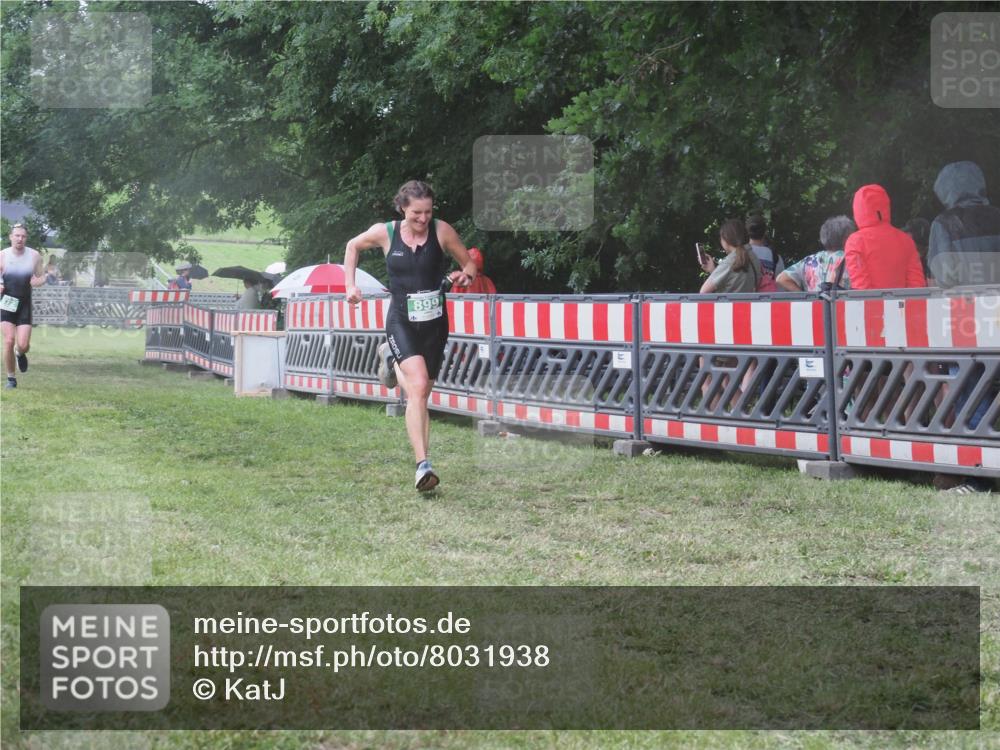 21.06.2025 - 27. Vierlanden-Triathlon KatJ http://msf.ph/oto/8031938 15.06.2025 13:41:53 Ziel 672, 899 meine-sportfotos.de