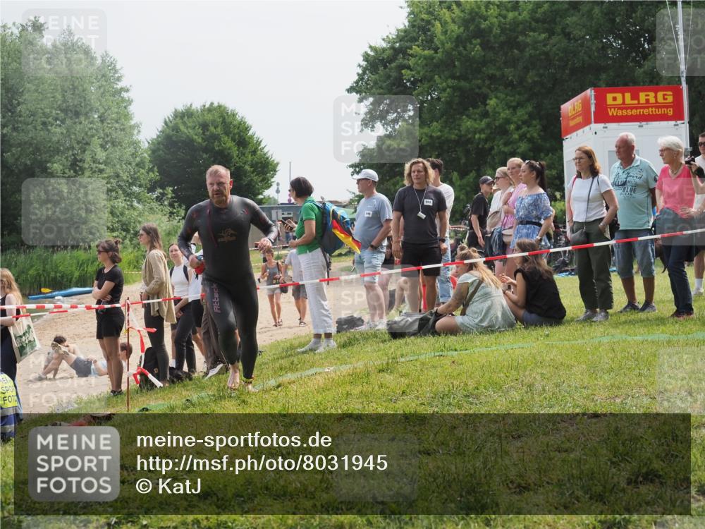 15.06.2025 - 27. Vierlanden-Triathlon KatJ http://msf.ph/oto/8031945 15.06.2025 11:11:32 Schwimmen 843 meine-sportfotos.de