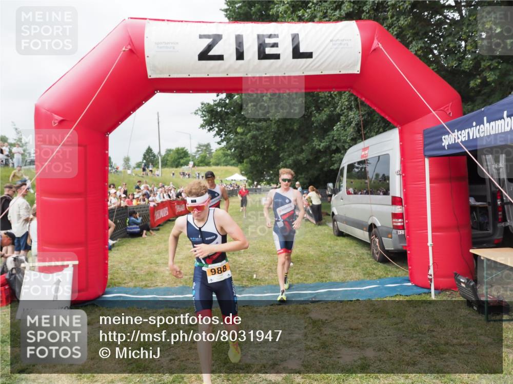 21.06.2025 - 27. Vierlanden-Triathlon MichiJ http://msf.ph/oto/8031947 15.06.2026 12:49:18 Ziel 764, 984, 986, 987, 988 meine-sportfotos.de