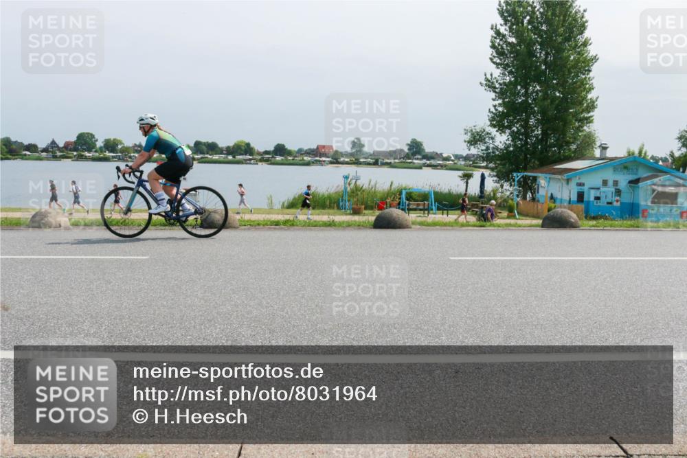 15.06.2025 - 27. Vierlanden-Triathlon H.Heesch http://msf.ph/oto/8031964 15.06.2025 11:34:26 Radfahren 905 meine-sportfotos.de