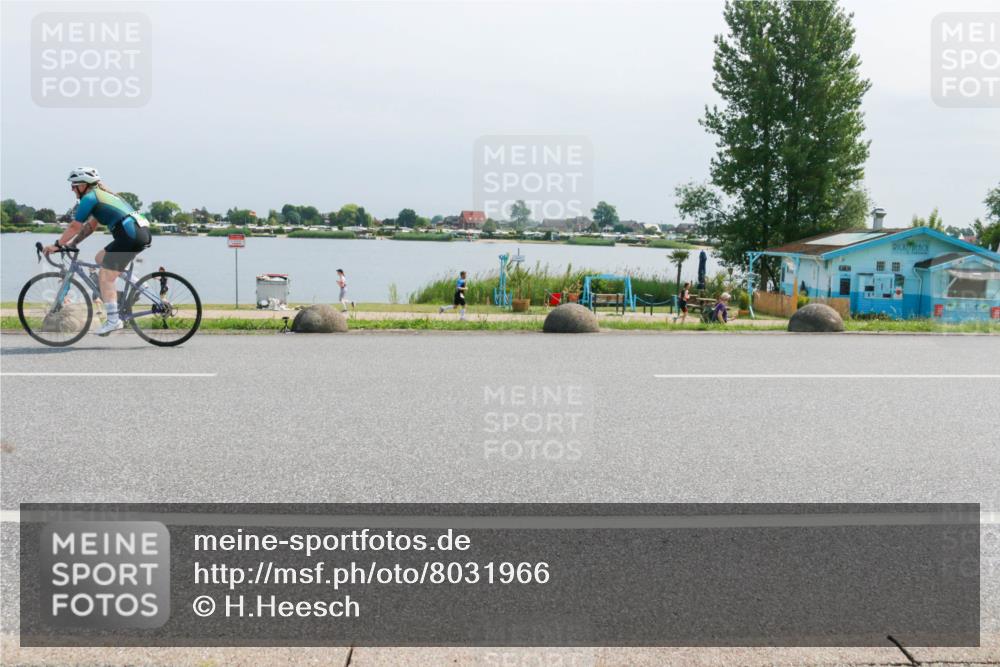 15.06.2025 - 27. Vierlanden-Triathlon H.Heesch http://msf.ph/oto/8031966 15.06.2025 11:34:27 Radfahren 905 meine-sportfotos.de