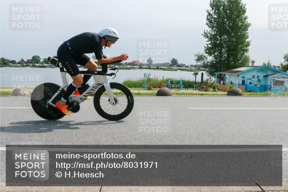 15.06.2025 - 27. Vierlanden-Triathlon H.Heesch http://msf.ph/oto/8031971 15.06.2025 11:34:32 Radfahren 250, 822, 905 meine-sportfotos.de