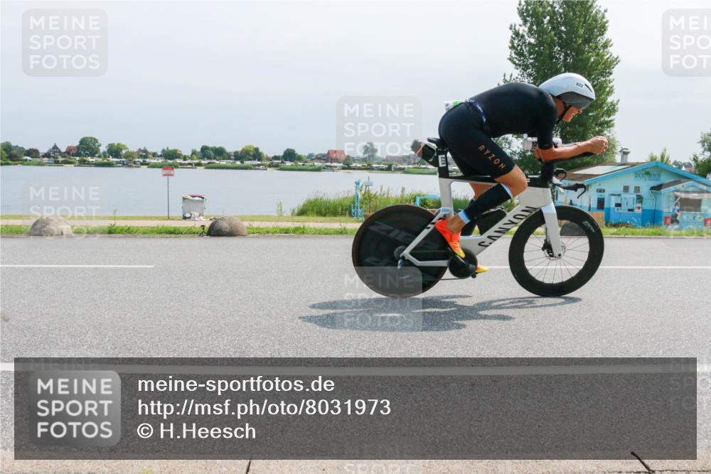15.06.2025 - 27. Vierlanden-Triathlon H.Heesch http://msf.ph/oto/8031973 15.06.2025 11:34:32 Radfahren 250, 822, 905 meine-sportfotos.de