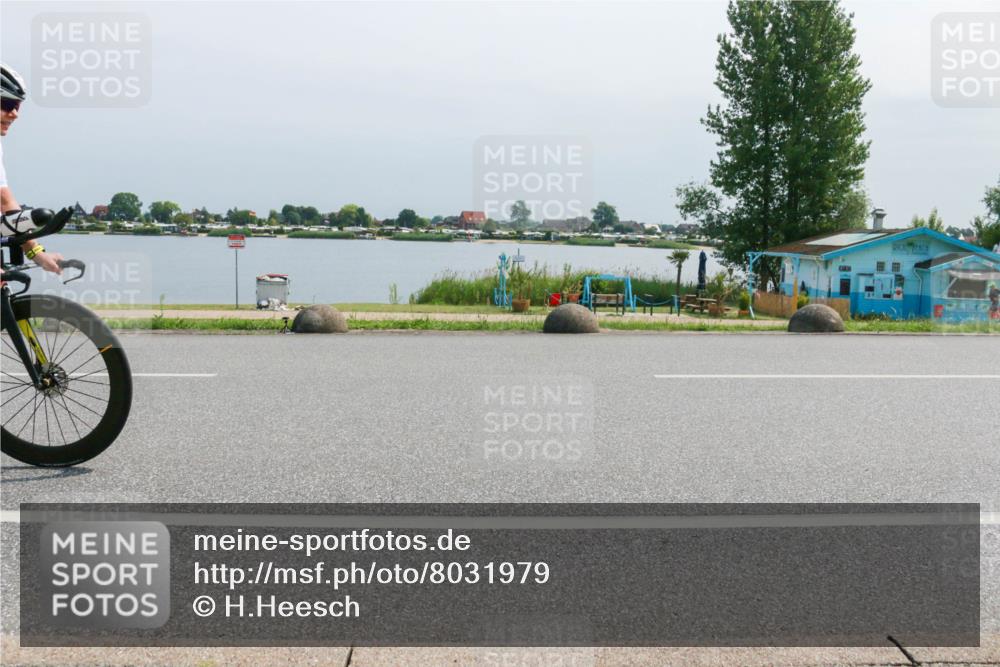 15.06.2025 - 27. Vierlanden-Triathlon H.Heesch http://msf.ph/oto/8031979 15.06.2025 11:34:33 Radfahren 250, 822, 905 meine-sportfotos.de