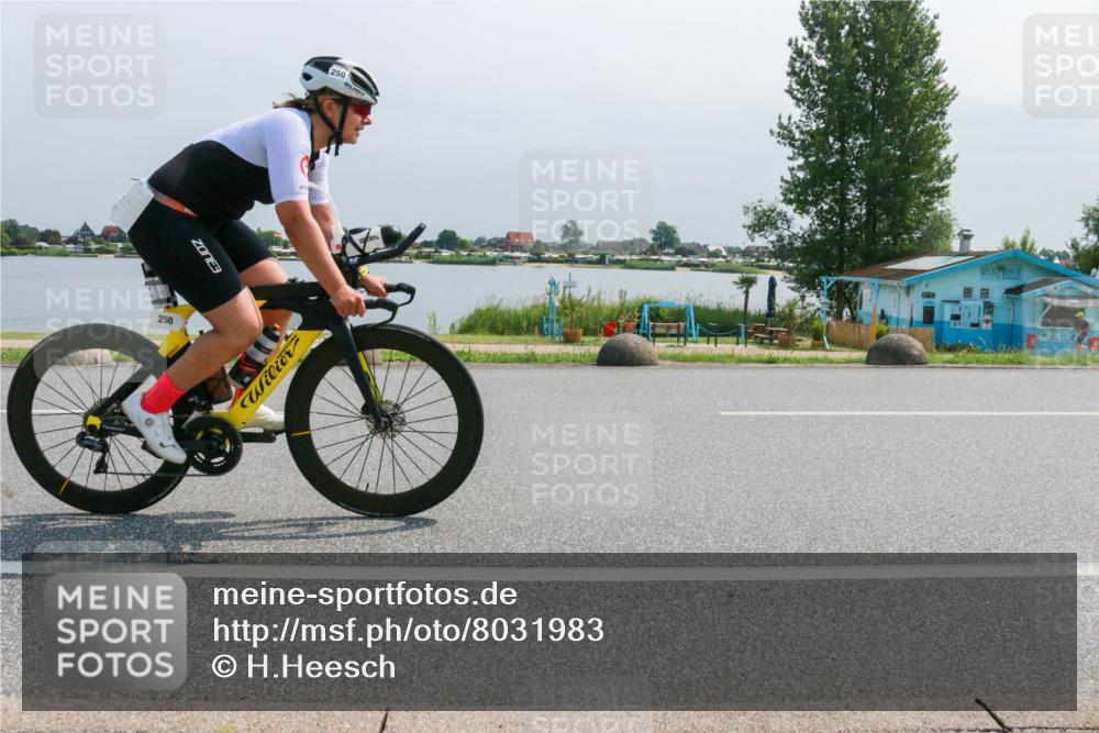 15.06.2025 - 27. Vierlanden-Triathlon H.Heesch http://msf.ph/oto/8031983 15.06.2025 11:34:33 Radfahren 250, 822, 905 meine-sportfotos.de