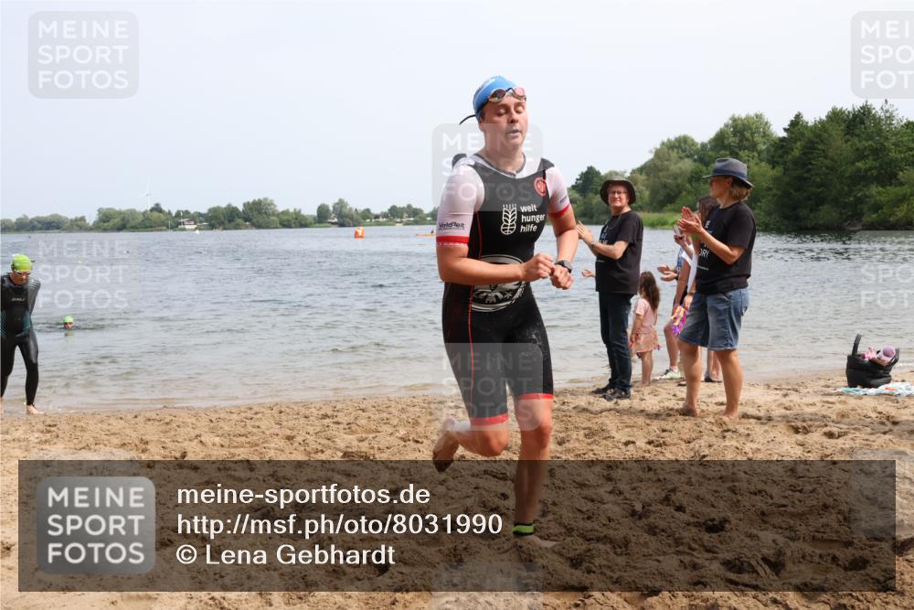 15.06.2025 - 27. Vierlanden-Triathlon Lena Gebhardt http://msf.ph/oto/8031990 15.06.2025 11:12:52 Schwimmen 655, 780, 858, 928, 982 meine-sportfotos.de