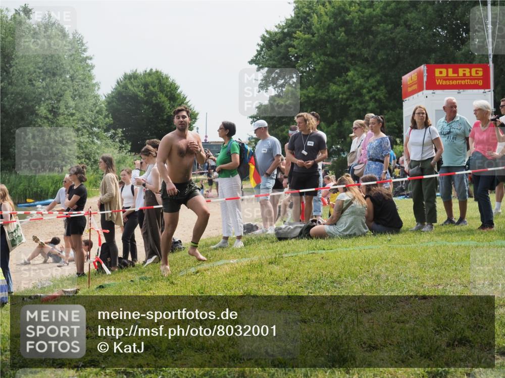 15.06.2025 - 27. Vierlanden-Triathlon KatJ http://msf.ph/oto/8032001 15.06.2025 11:11:39 Schwimmen 742, 791, 843 meine-sportfotos.de