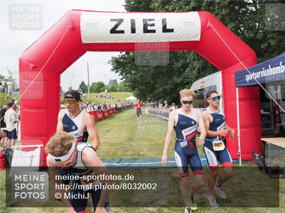 21.06.2025 - 27. Vierlanden-Triathlon MichiJ http://msf.ph/oto/8032002 15.06.2026 12:49:20 Ziel 764, 984, 986, 987, 988 meine-sportfotos.de