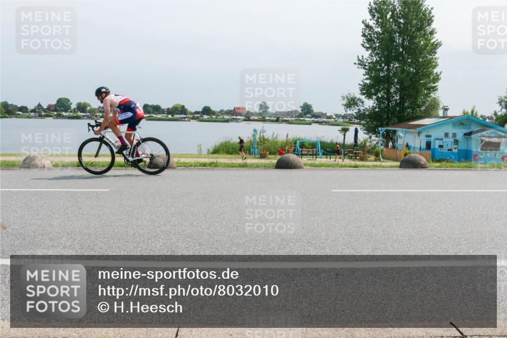 15.06.2025 - 27. Vierlanden-Triathlon H.Heesch http://msf.ph/oto/8032010 15.06.2025 11:34:41 Radfahren 740, 775, 935 meine-sportfotos.de