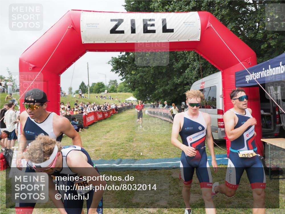 21.06.2025 - 27. Vierlanden-Triathlon MichiJ http://msf.ph/oto/8032014 15.06.2026 12:49:20 Ziel 764, 984, 986, 987, 988 meine-sportfotos.de
