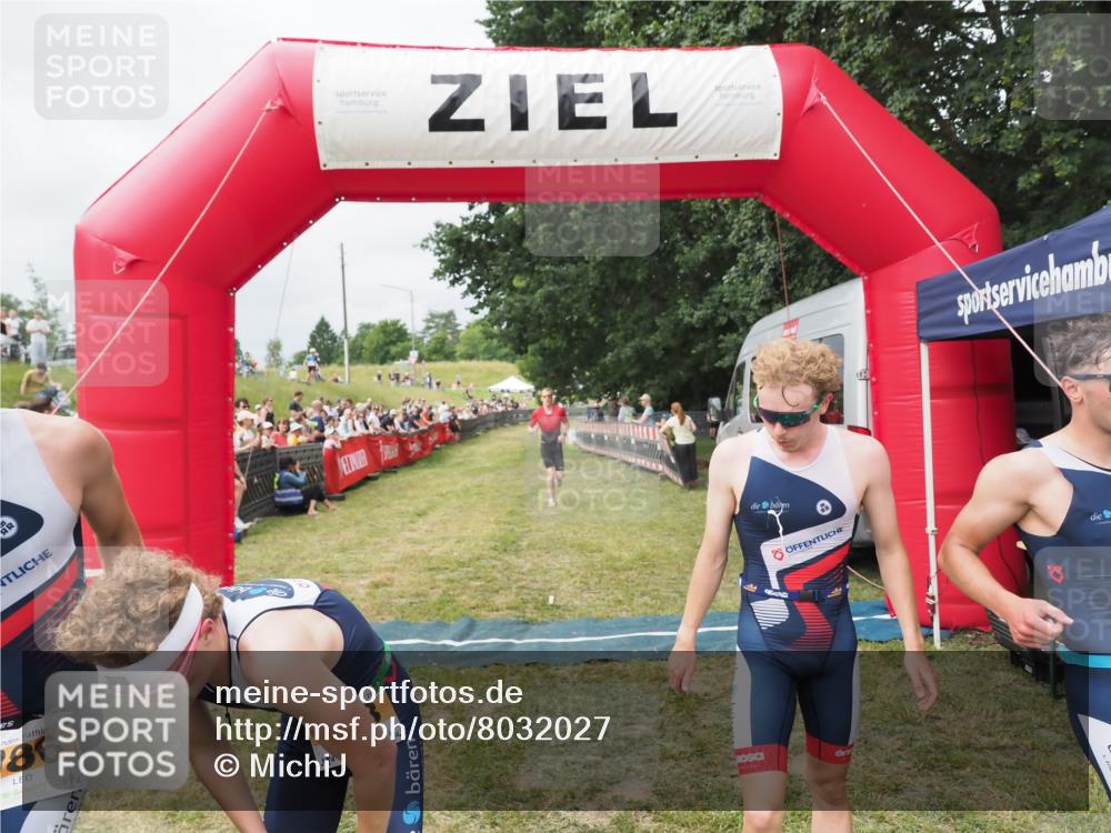 21.06.2025 - 27. Vierlanden-Triathlon MichiJ http://msf.ph/oto/8032027 15.06.2026 12:49:20 Ziel 764, 984, 986, 987, 988 meine-sportfotos.de