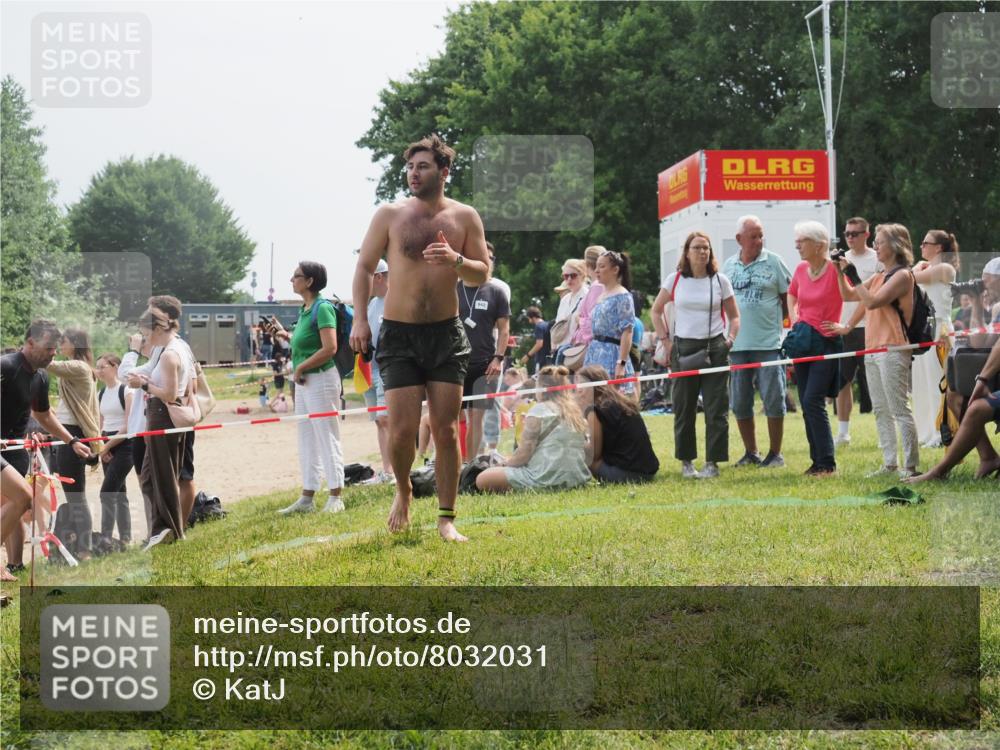 15.06.2025 - 27. Vierlanden-Triathlon KatJ http://msf.ph/oto/8032031 15.06.2025 11:11:41 Schwimmen 742, 791, 843 meine-sportfotos.de