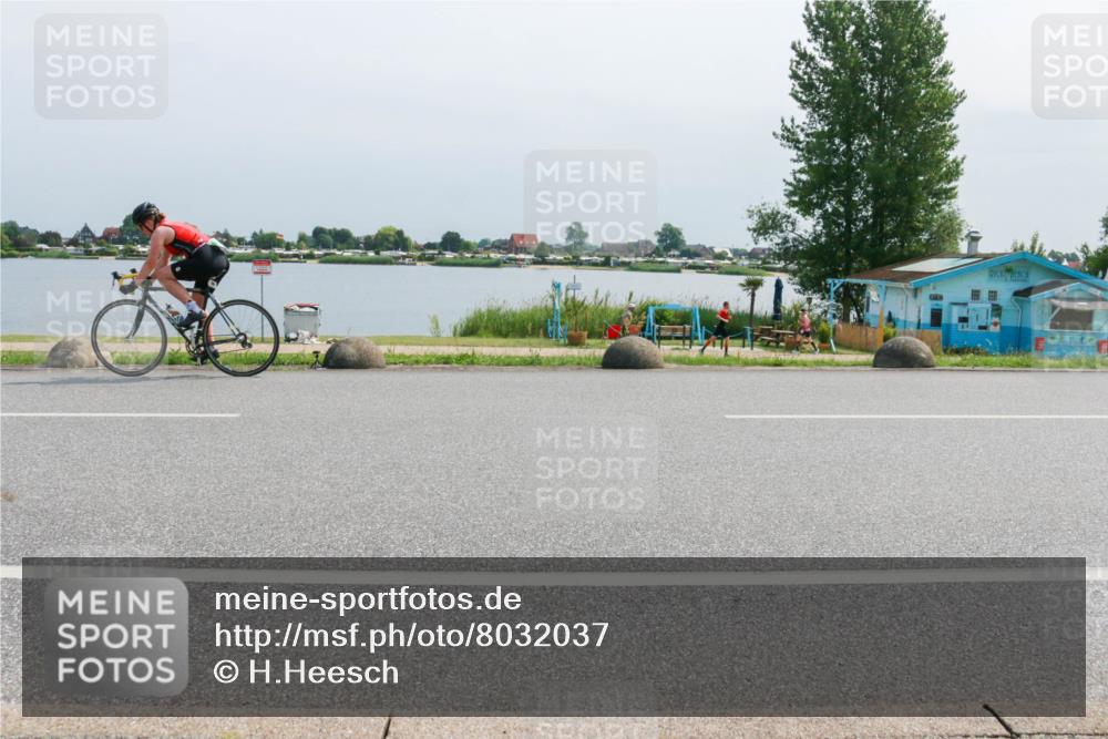15.06.2025 - 27. Vierlanden-Triathlon H.Heesch http://msf.ph/oto/8032037 15.06.2025 11:34:52 Radfahren 638, 707, 760, 894, 961 meine-sportfotos.de