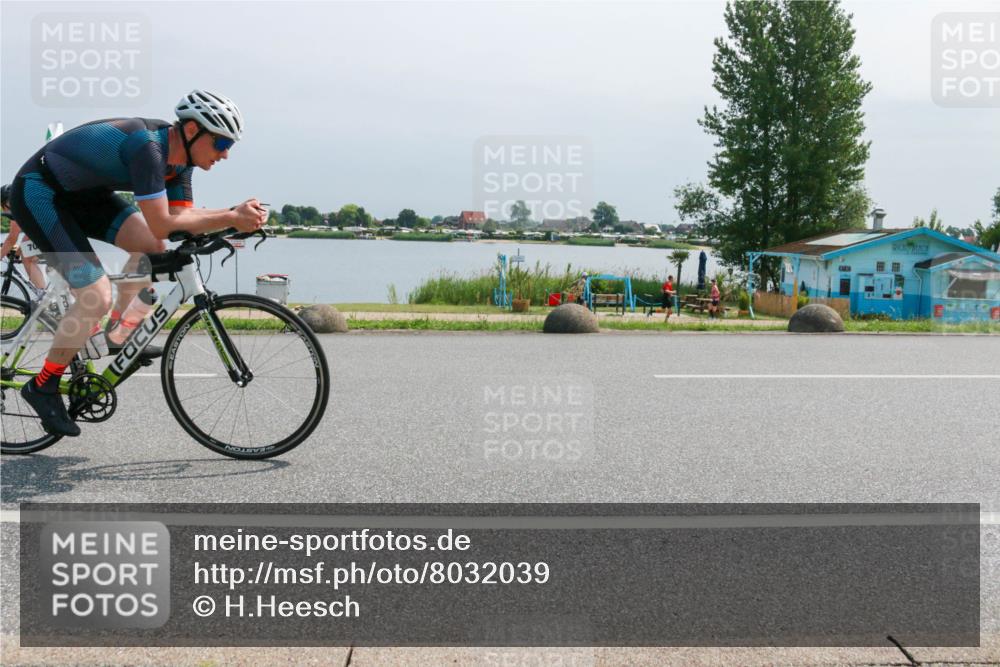 15.06.2025 - 27. Vierlanden-Triathlon H.Heesch http://msf.ph/oto/8032039 15.06.2025 11:34:52 Radfahren 638, 707, 760, 894, 961 meine-sportfotos.de