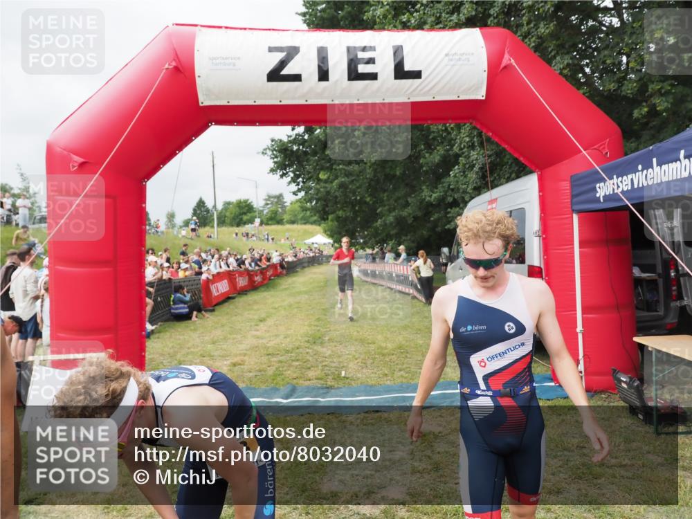21.06.2025 - 27. Vierlanden-Triathlon MichiJ http://msf.ph/oto/8032040 15.06.2026 12:49:20 Ziel 764, 984, 986, 987, 988 meine-sportfotos.de