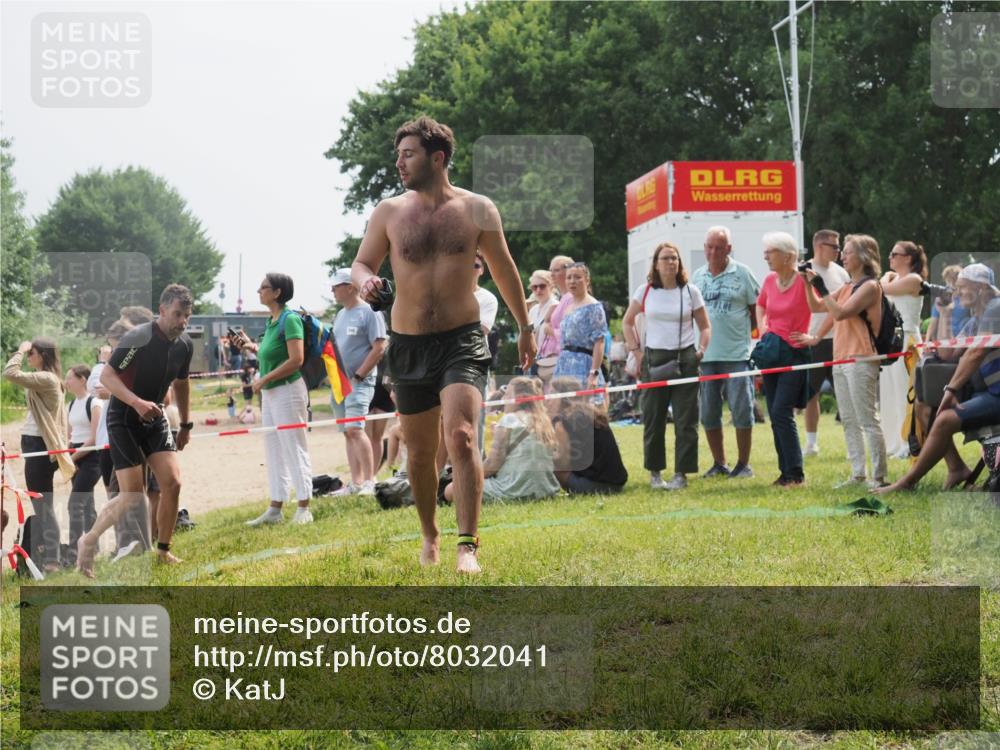 15.06.2025 - 27. Vierlanden-Triathlon KatJ http://msf.ph/oto/8032041 15.06.2025 11:11:42 Schwimmen 742, 791 meine-sportfotos.de