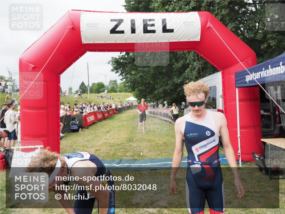 21.06.2025 - 27. Vierlanden-Triathlon MichiJ http://msf.ph/oto/8032048 15.06.2026 12:49:21 Ziel 764, 984, 986, 987, 988 meine-sportfotos.de