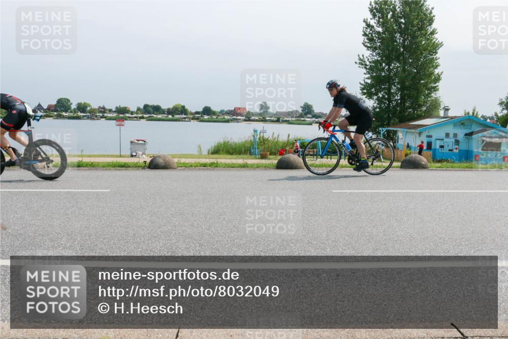 15.06.2025 - 27. Vierlanden-Triathlon H.Heesch http://msf.ph/oto/8032049 15.06.2025 11:34:53 Radfahren 638, 707, 760, 894, 961 meine-sportfotos.de