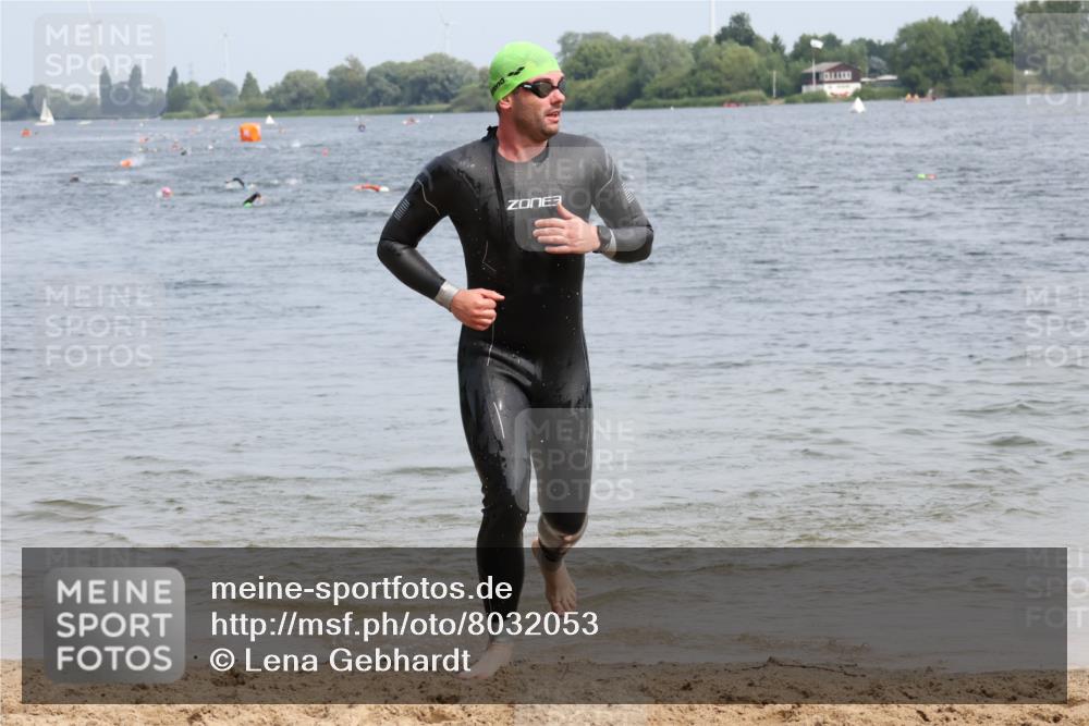 15.06.2025 - 27. Vierlanden-Triathlon Lena Gebhardt http://msf.ph/oto/8032053 15.06.2025 11:12:59 Schwimmen 655, 780, 982 meine-sportfotos.de