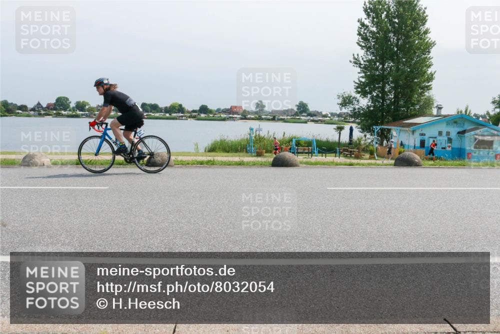 15.06.2025 - 27. Vierlanden-Triathlon H.Heesch http://msf.ph/oto/8032054 15.06.2025 11:34:54 Radfahren 638, 707, 760, 894, 961 meine-sportfotos.de
