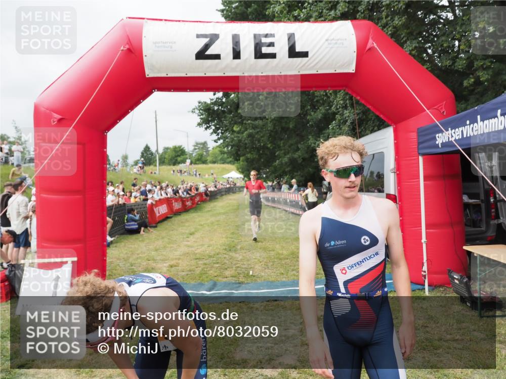 21.06.2025 - 27. Vierlanden-Triathlon MichiJ http://msf.ph/oto/8032059 15.06.2026 12:49:21 Ziel 764, 984, 986, 987, 988 meine-sportfotos.de