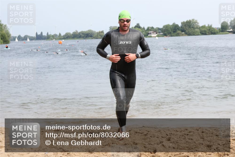 15.06.2025 - 27. Vierlanden-Triathlon Lena Gebhardt http://msf.ph/oto/8032066 15.06.2025 11:13:00 Schwimmen 655, 780, 982 meine-sportfotos.de