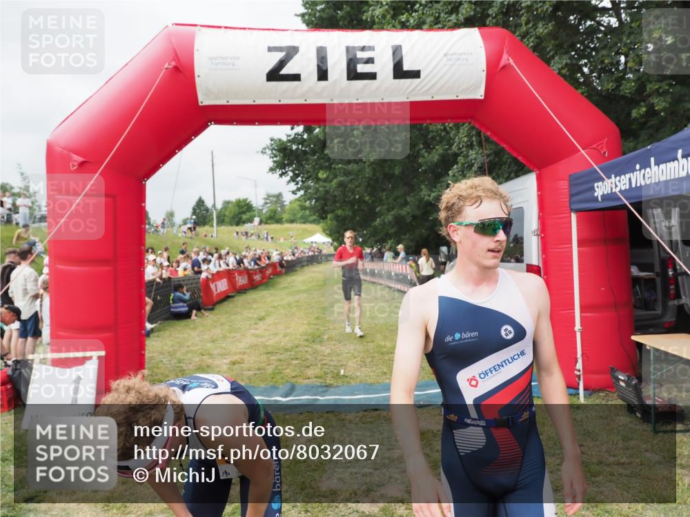 21.06.2025 - 27. Vierlanden-Triathlon MichiJ http://msf.ph/oto/8032067 15.06.2026 12:49:21 Ziel 764, 984, 986, 987, 988 meine-sportfotos.de