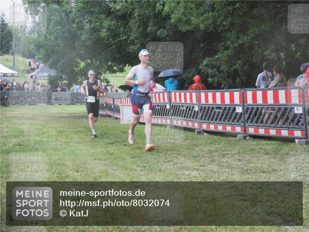 21.06.2025 - 27. Vierlanden-Triathlon KatJ http://msf.ph/oto/8032074 15.06.2025 13:42:21 Ziel 139, 858 meine-sportfotos.de