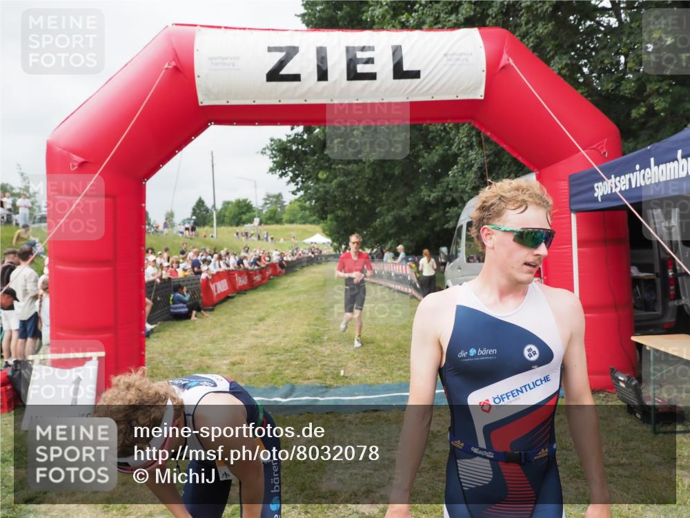 21.06.2025 - 27. Vierlanden-Triathlon MichiJ http://msf.ph/oto/8032078 15.06.2026 12:49:21 Ziel 764, 984, 986, 987, 988 meine-sportfotos.de