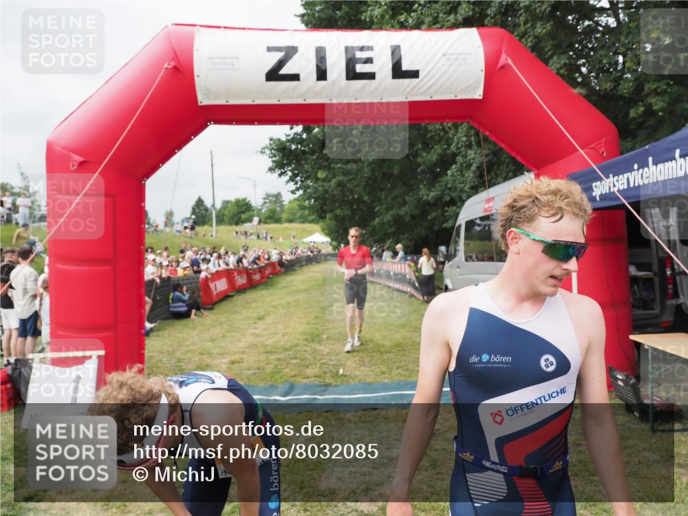 21.06.2025 - 27. Vierlanden-Triathlon MichiJ http://msf.ph/oto/8032085 15.06.2026 12:49:21 Ziel 764, 984, 986, 987, 988 meine-sportfotos.de