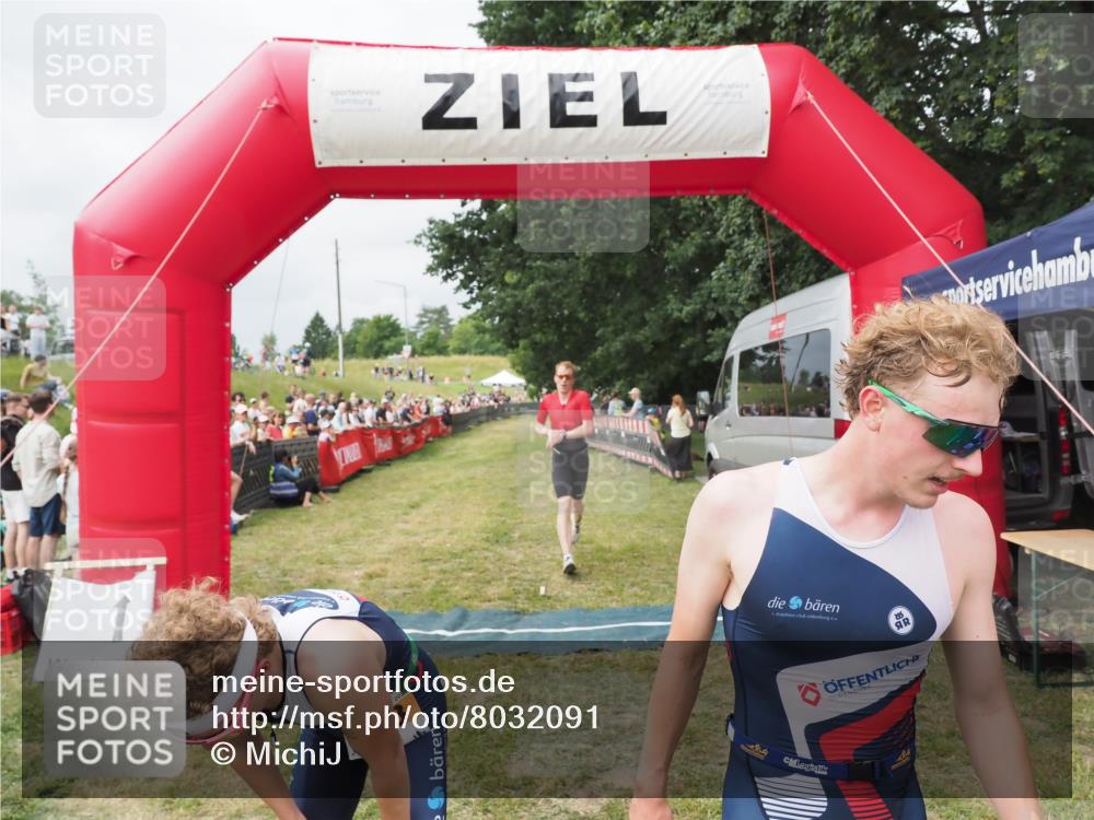 21.06.2025 - 27. Vierlanden-Triathlon MichiJ http://msf.ph/oto/8032091 15.06.2026 12:49:22 Ziel 764, 984, 986, 987, 988 meine-sportfotos.de