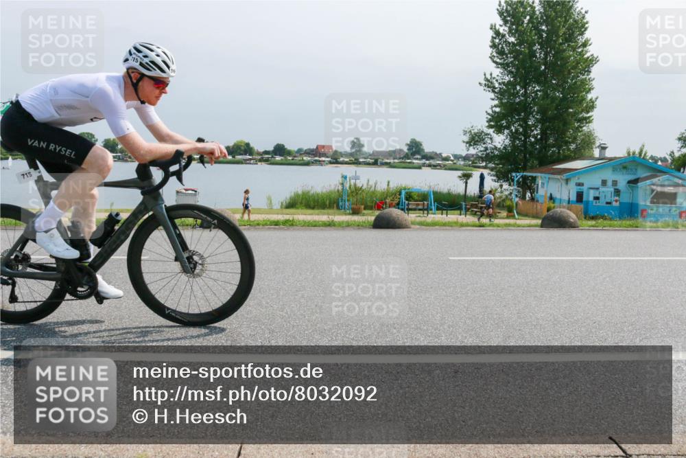 15.06.2025 - 27. Vierlanden-Triathlon H.Heesch http://msf.ph/oto/8032092 15.06.2025 11:35:03 Radfahren 662, 715 meine-sportfotos.de