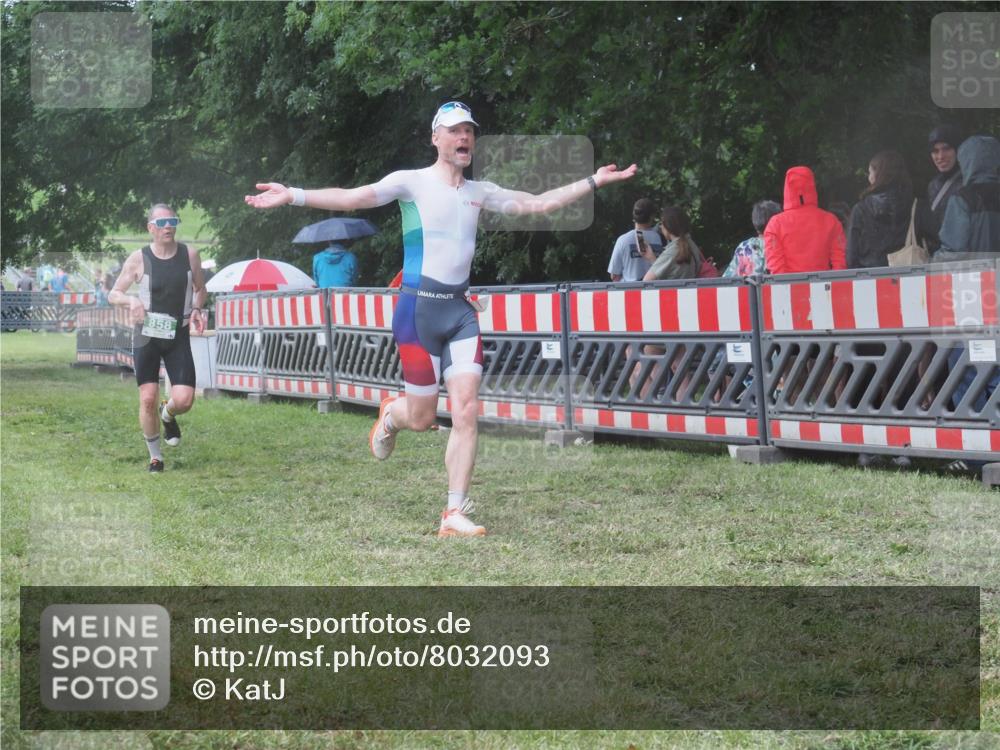 21.06.2025 - 27. Vierlanden-Triathlon KatJ http://msf.ph/oto/8032093 15.06.2025 13:42:22 Ziel 139, 858 meine-sportfotos.de
