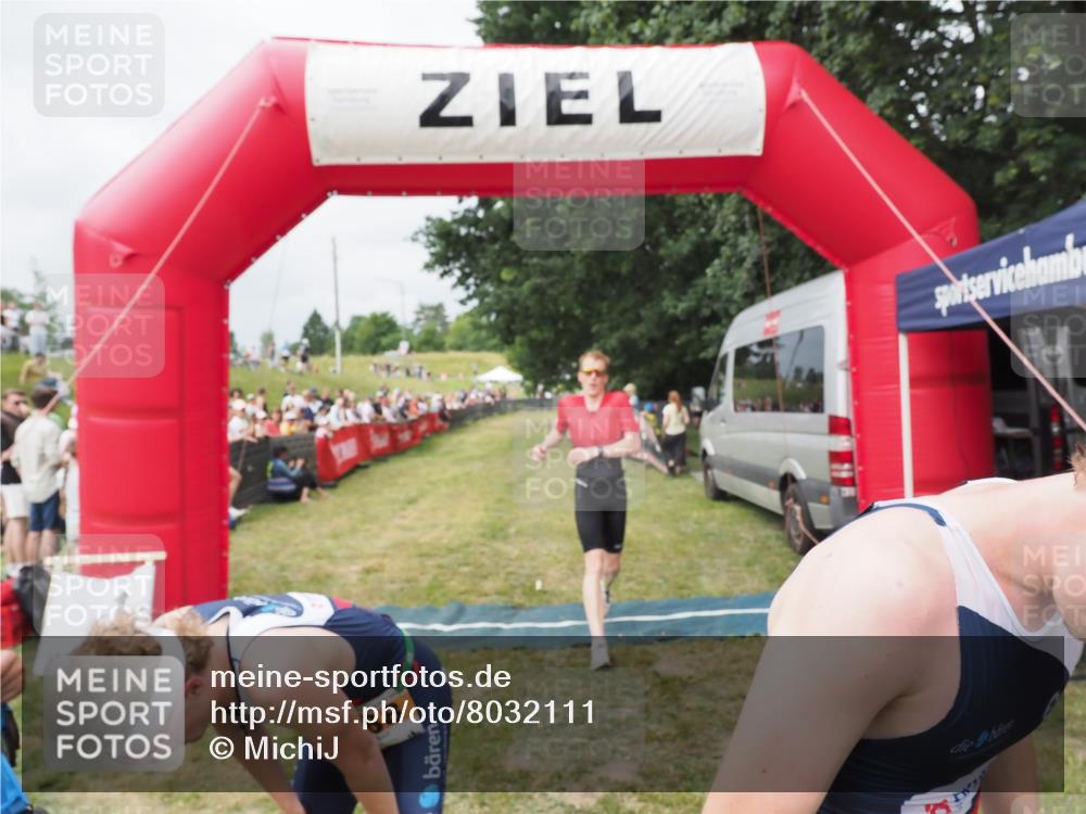 21.06.2025 - 27. Vierlanden-Triathlon MichiJ http://msf.ph/oto/8032111 15.06.2026 12:49:22 Ziel 764, 984, 986, 987, 988 meine-sportfotos.de