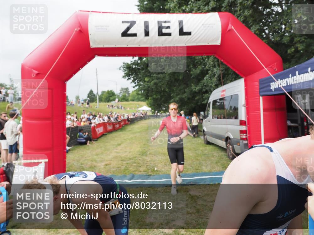 21.06.2025 - 27. Vierlanden-Triathlon MichiJ http://msf.ph/oto/8032113 15.06.2026 12:49:23 Ziel 764, 984, 986, 987, 988 meine-sportfotos.de