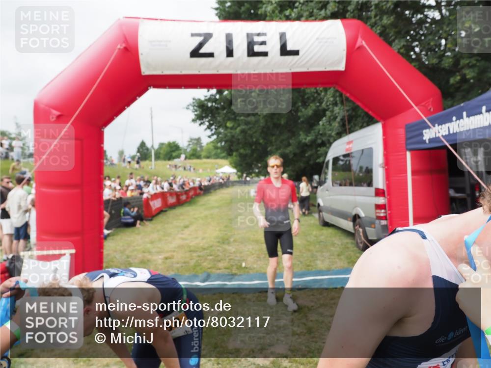 21.06.2025 - 27. Vierlanden-Triathlon MichiJ http://msf.ph/oto/8032117 15.06.2026 12:49:23 Ziel 764, 984, 986, 987, 988 meine-sportfotos.de