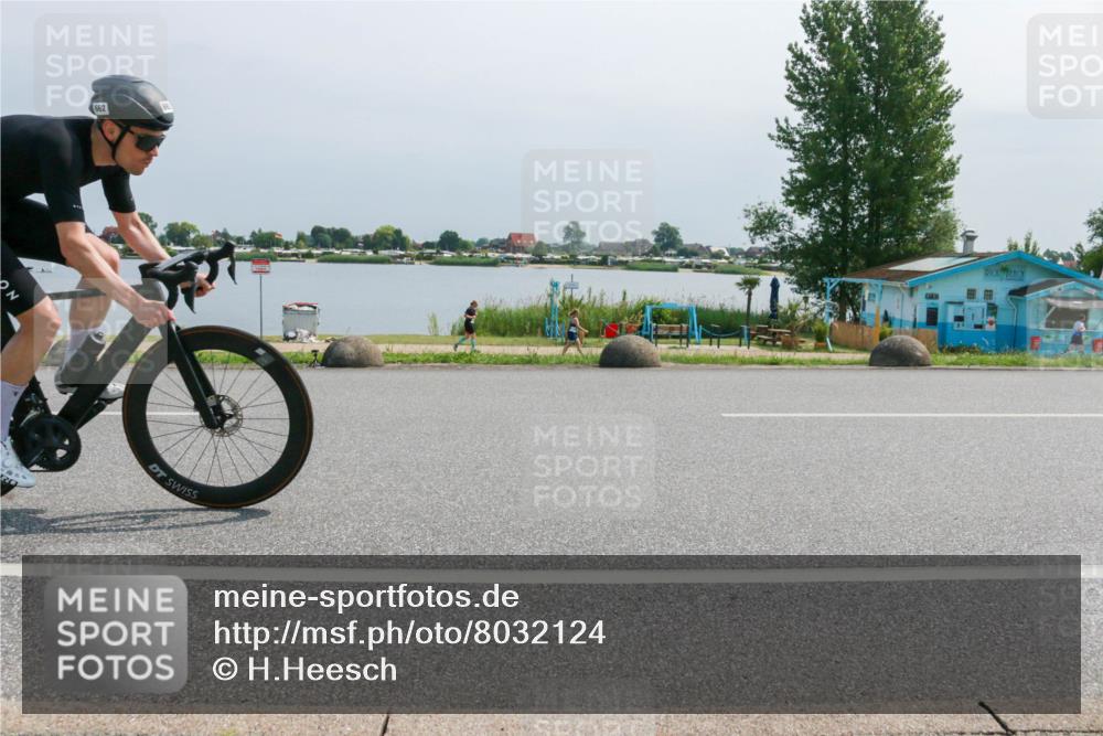 15.06.2025 - 27. Vierlanden-Triathlon H.Heesch http://msf.ph/oto/8032124 15.06.2025 11:35:07 Radfahren 662, 715 meine-sportfotos.de