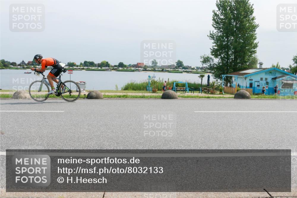 15.06.2025 - 27. Vierlanden-Triathlon H.Heesch http://msf.ph/oto/8032133 15.06.2025 11:35:16 Radfahren 695, 730 meine-sportfotos.de