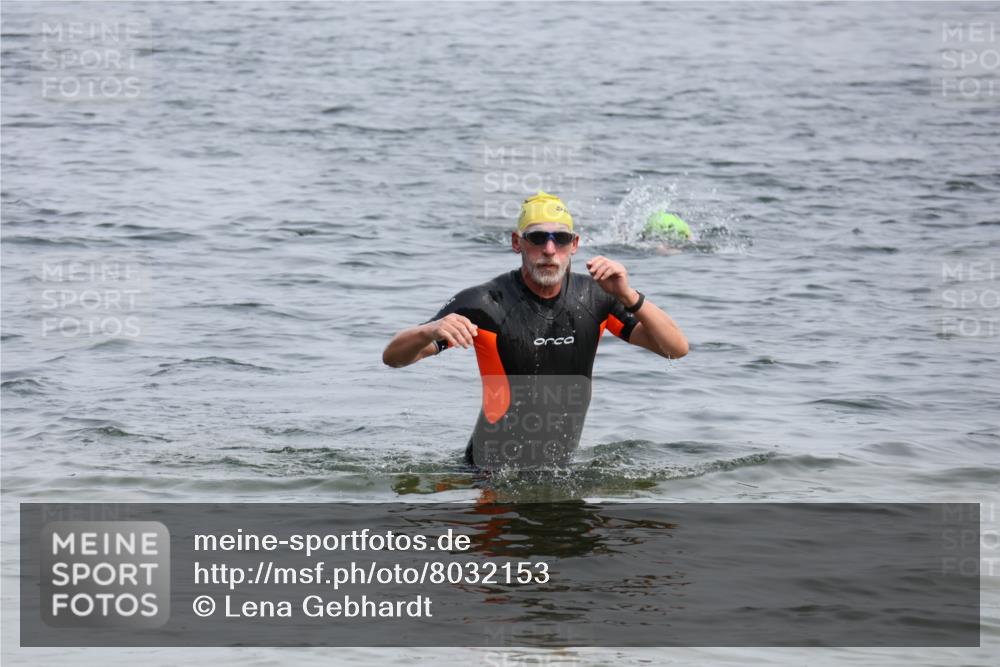 15.06.2025 - 27. Vierlanden-Triathlon Lena Gebhardt http://msf.ph/oto/8032153 15.06.2025 11:13:50 Schwimmen 966 meine-sportfotos.de