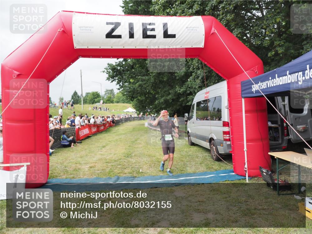 21.06.2025 - 27. Vierlanden-Triathlon MichiJ http://msf.ph/oto/8032155 15.06.2026 12:49:47 Ziel 771 meine-sportfotos.de