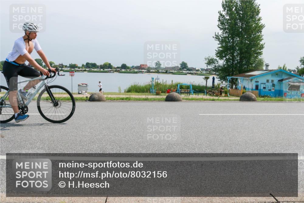 15.06.2025 - 27. Vierlanden-Triathlon H.Heesch http://msf.ph/oto/8032156 15.06.2025 11:35:27 Radfahren 58, 656 meine-sportfotos.de