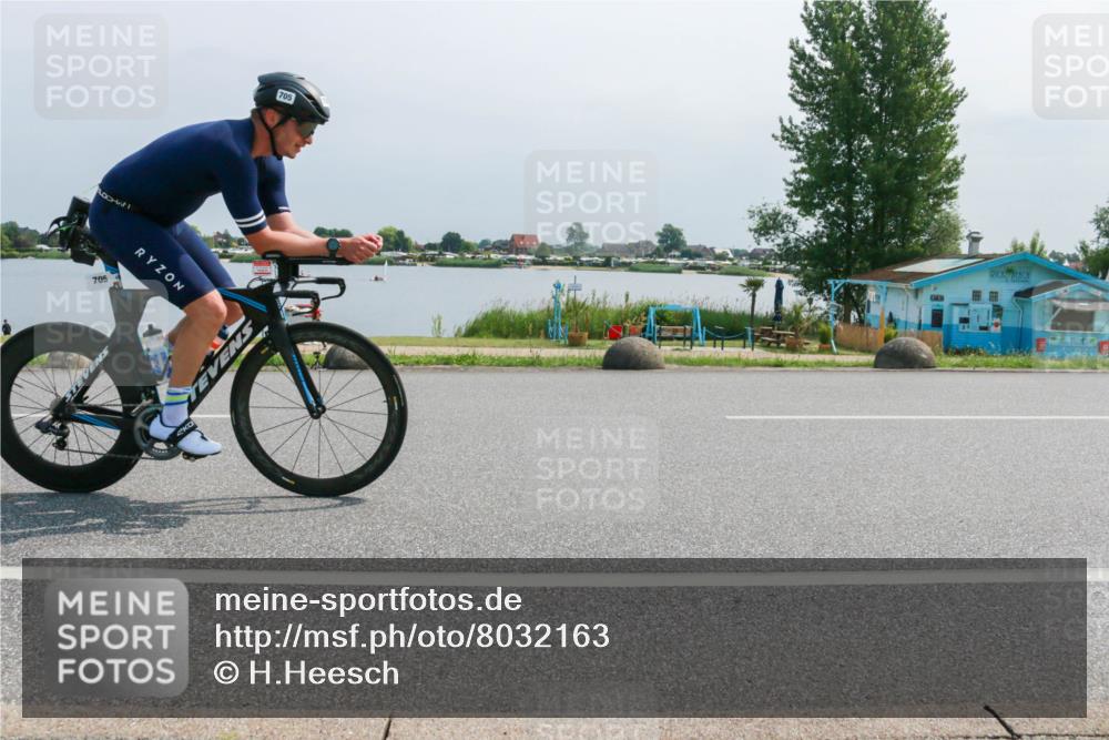 15.06.2025 - 27. Vierlanden-Triathlon H.Heesch http://msf.ph/oto/8032163 15.06.2025 11:35:39 Radfahren 705, 903 meine-sportfotos.de