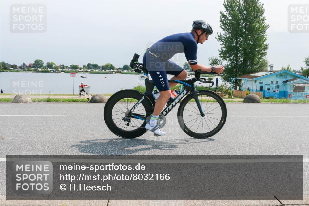 15.06.2025 - 27. Vierlanden-Triathlon H.Heesch http://msf.ph/oto/8032166 15.06.2025 11:35:39 Radfahren 705, 903 meine-sportfotos.de
