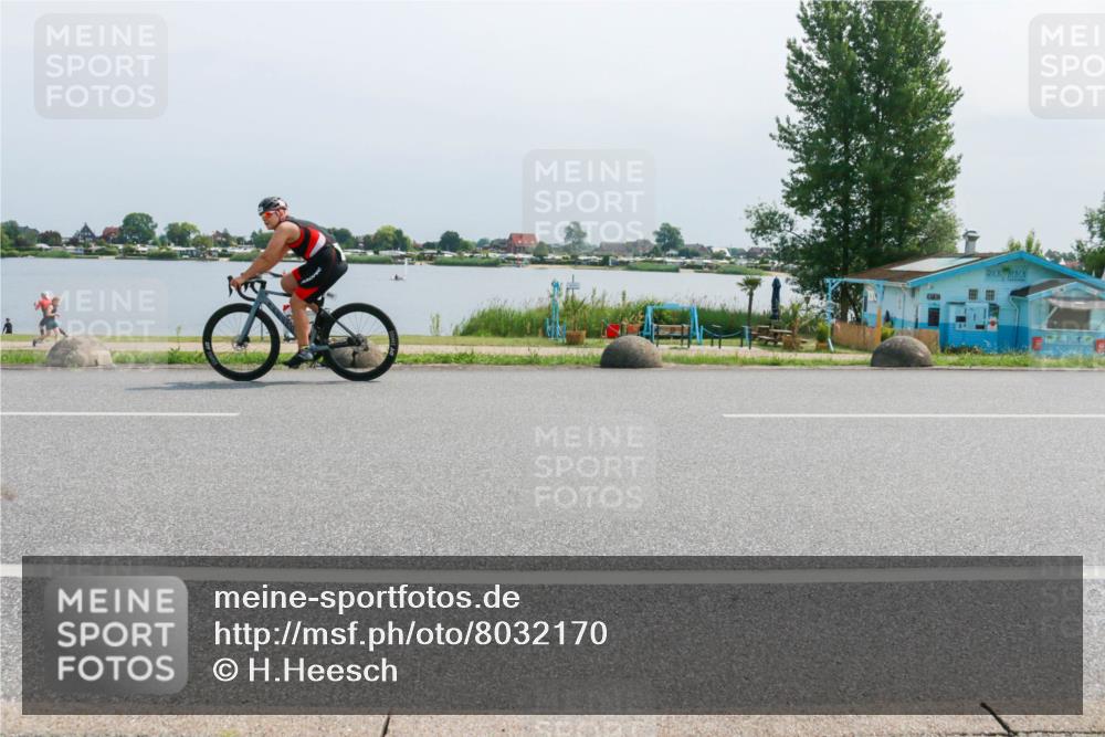 15.06.2025 - 27. Vierlanden-Triathlon H.Heesch http://msf.ph/oto/8032170 15.06.2025 11:35:41 Radfahren 705, 903 meine-sportfotos.de